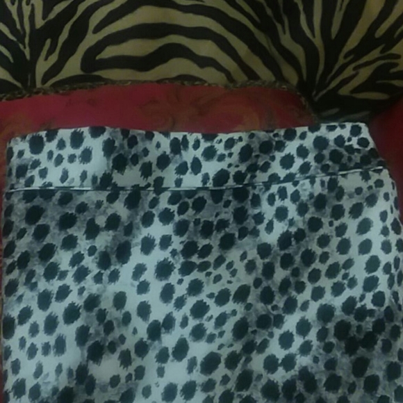 EVAN PICONE SKIRT- Waist 19.5" Flat - Picture 6 of 9